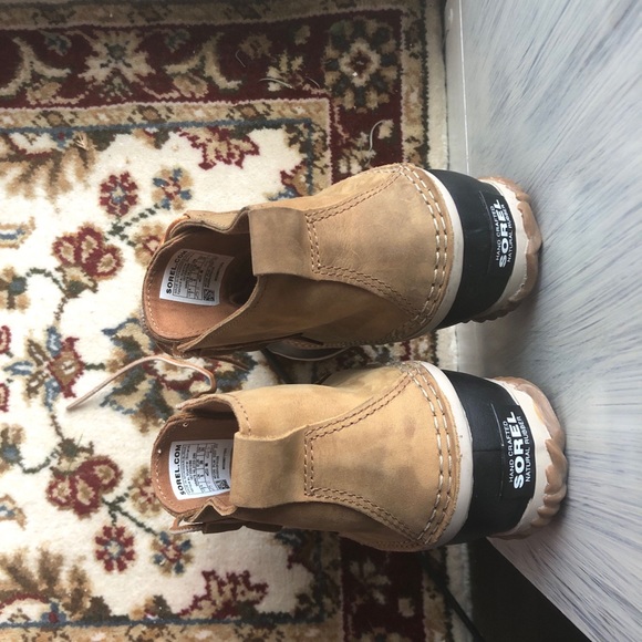 Sorel boots - Picture 2 of 5